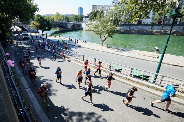 Picture of the Paris Half Marathon 2025 passing the River Seine