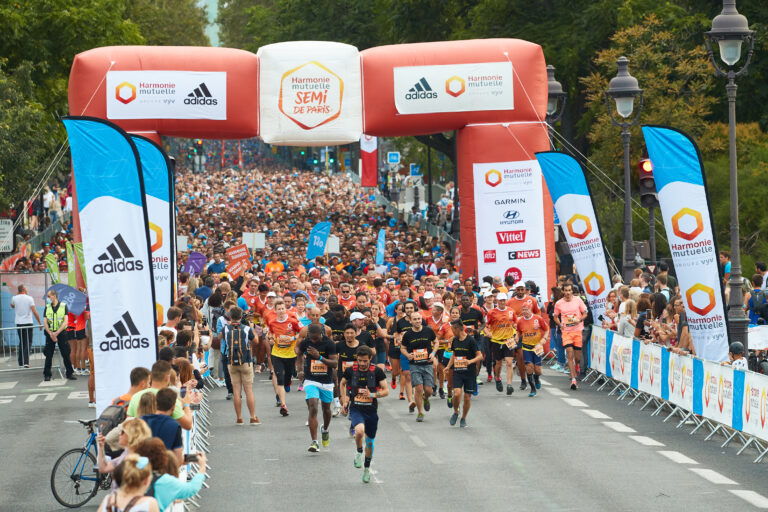 Picture of the beginning of the Paris Half Marathon 2025