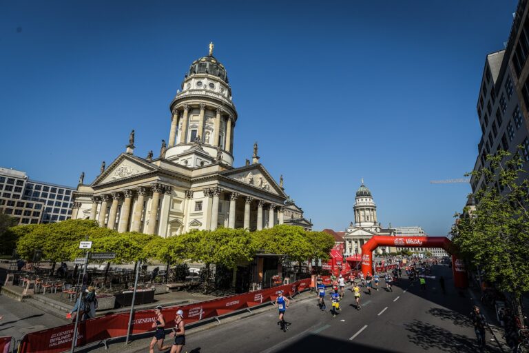 Picture of the Generali Berlin Half Marathon 2025 passing by famous Berlin landmarks