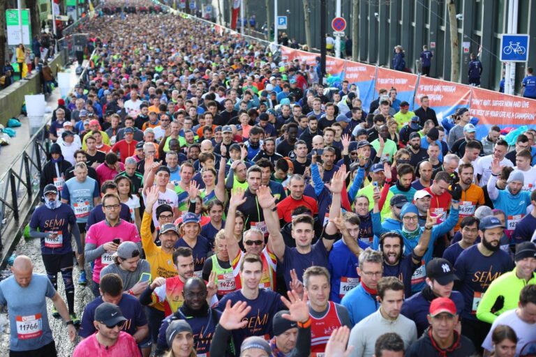 Picture of runners preparing to start the Paris Half Marathon 2025