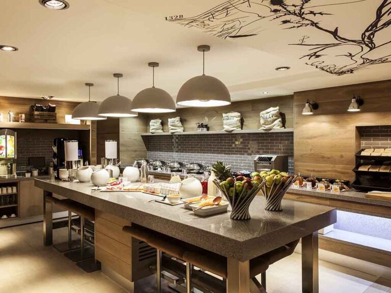 Breakfast facilities at the ibis Edinburgh Centre South Bridge - Royal Mile, hotel option for the Edinburgh Marathon 2025
