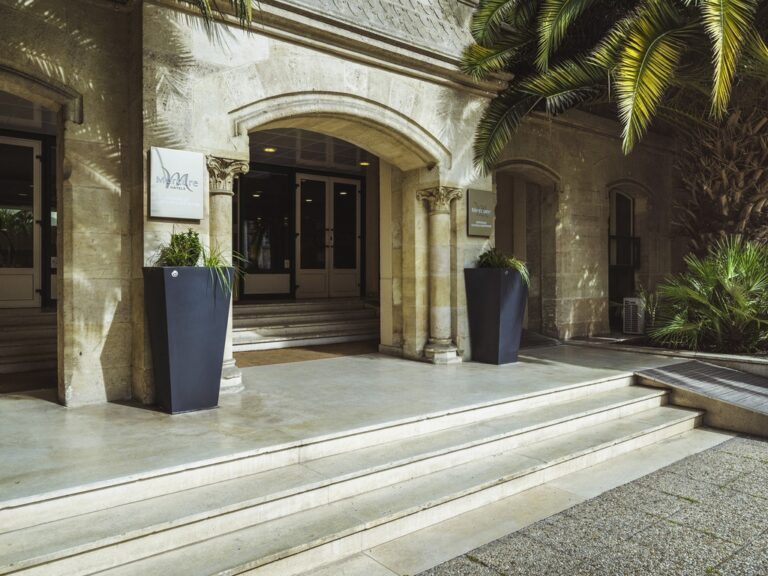 Exterior of the Hotel Mercure Chartrons Bordeaux, hotel for the Marathon du Medoc 2024