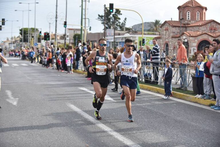 Photo of runners running together at the Athens Marathon 2024