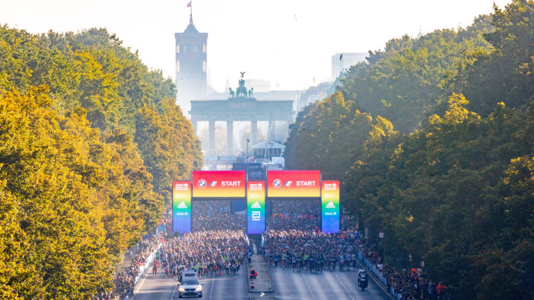 Runners who all secured their Berlin Marathon entry on the start line at the BMW BERLIN-MARATHON AbbottWMM Six Stars Journey