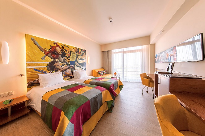 Twin bedroom at the Gloria Sports Arena