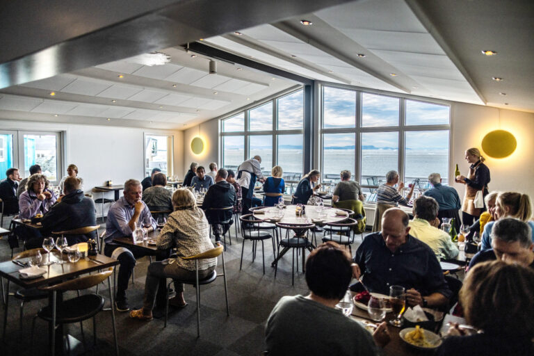 Dining area at Hotel Icefiord, hotel option for the Icefjord Midnight Marathon