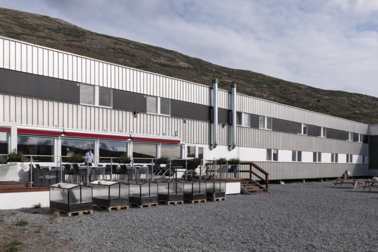 Exterior of the Hotel Kangerlussuaq, hotel option for the Polar Circle Marathon 2024