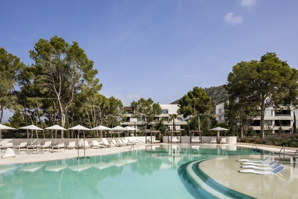 Outdoor pool facilities at the Kimpton Aysla Mallorca