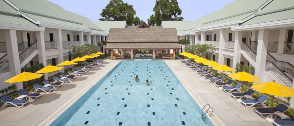 Thanyapura allows you to relax or train by the pool or in the pool