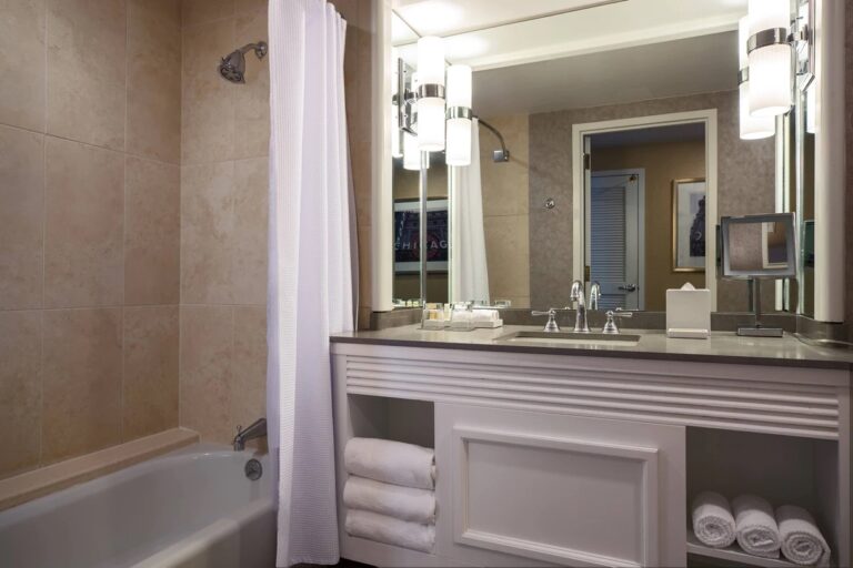 In-room bathroom at the Renaissance Chicago Downtown hotel, hotel for the Chicago Marathon 2024