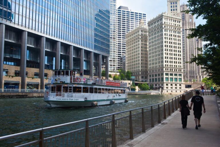 Exterior shot of the Renaissance Chicago Downtown hotel, hotel for the Chicago Marathon 2024
