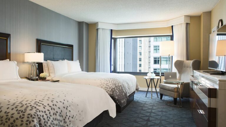 Twin room of the Renaissance Chicago Downtown hotel,hotel for the Chicago Marathon 2024