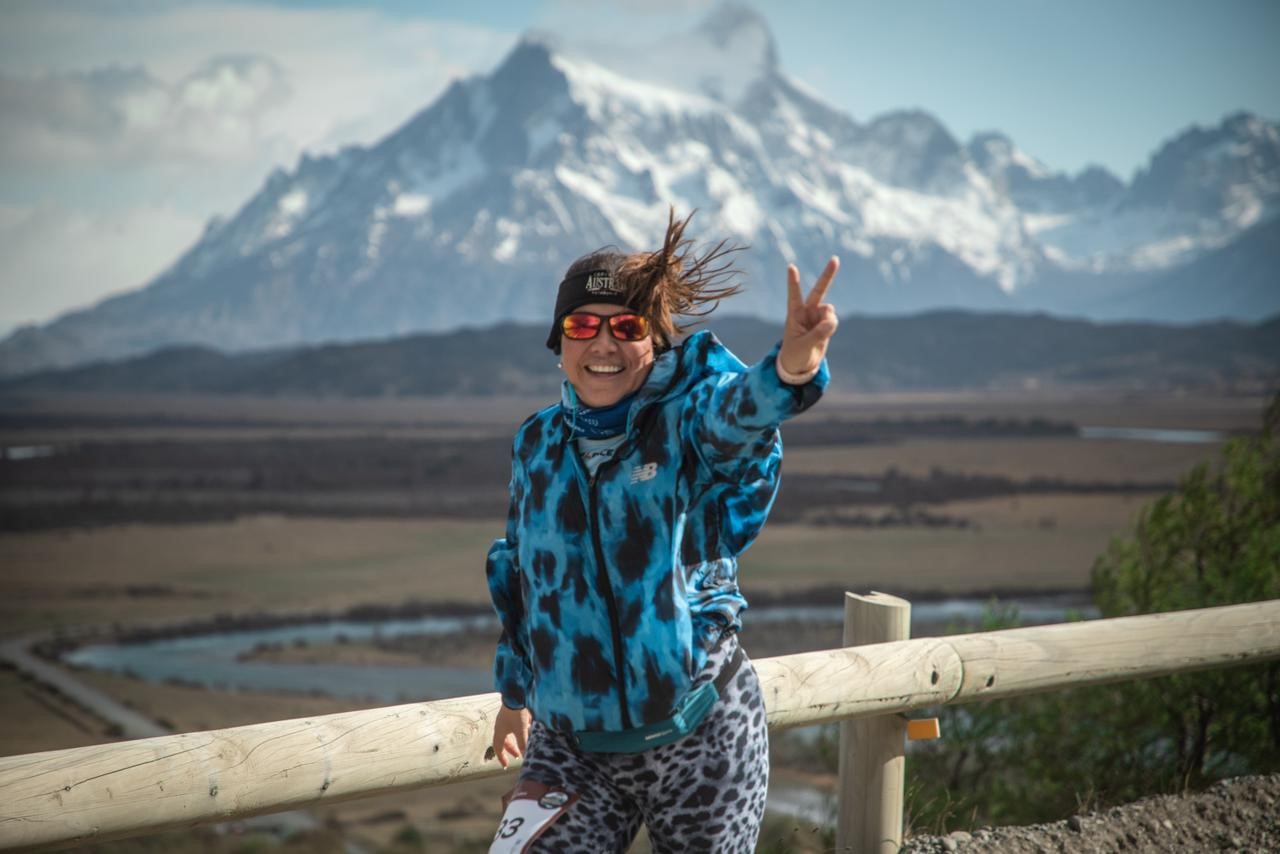 A runner poses for the camera during the Patagonia Marathon 2025