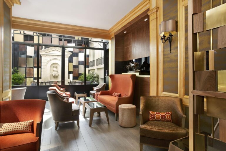 Seating at the Hotel Rochester Champs-Elysees, hotel option for the Paris Marathon 2025